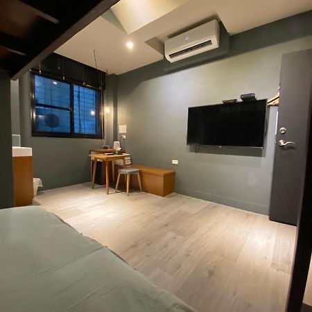 良文旅2館ryou Hotel Vintage - II Тайнань Экстерьер фото