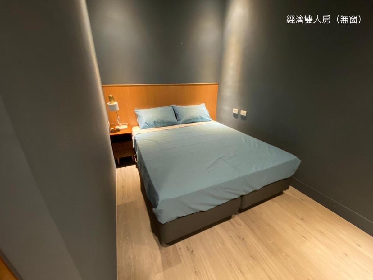 良文旅2館ryou Hotel Vintage - II Тайнань Экстерьер фото