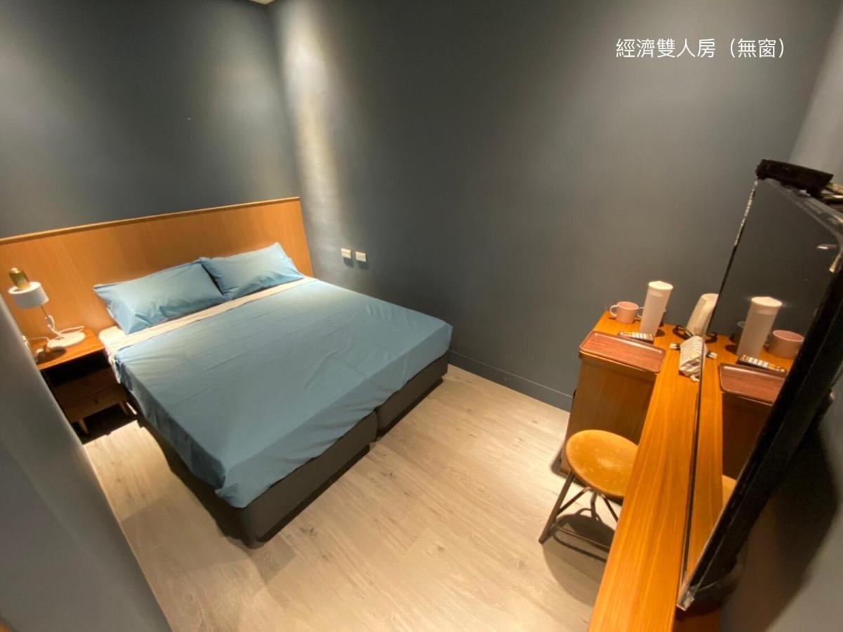 良文旅2館ryou Hotel Vintage - II Тайнань Экстерьер фото