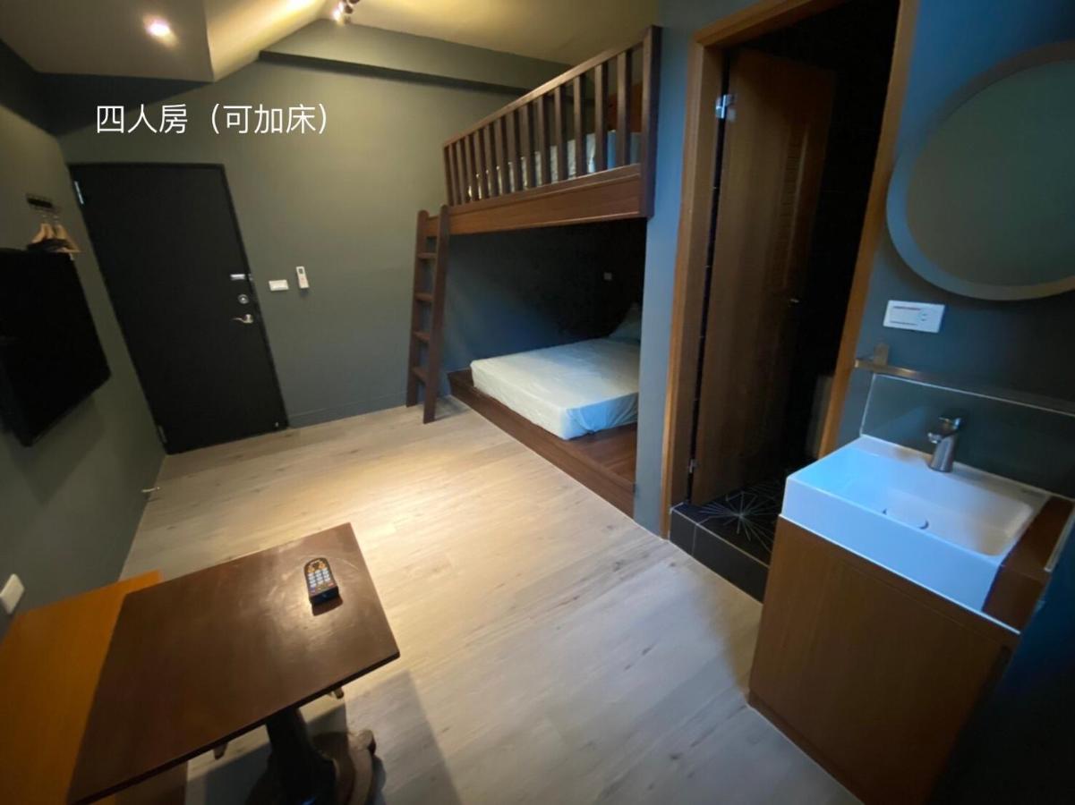 良文旅2館ryou Hotel Vintage - II Тайнань Экстерьер фото
