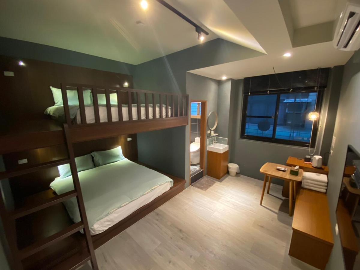 良文旅2館ryou Hotel Vintage - II Тайнань Экстерьер фото
