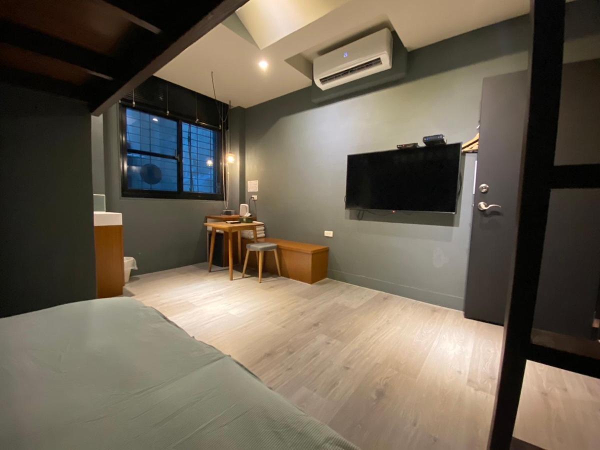 良文旅2館ryou Hotel Vintage - II Тайнань Экстерьер фото