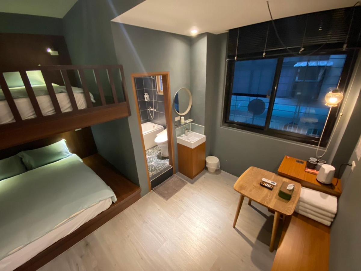 良文旅2館ryou Hotel Vintage - II Тайнань Экстерьер фото