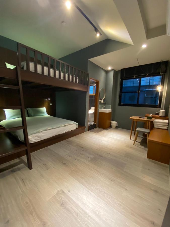 良文旅2館ryou Hotel Vintage - II Тайнань Экстерьер фото